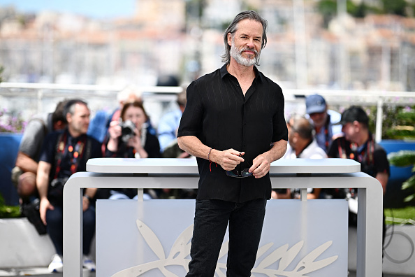 Vanity Fair edits Palestine pin from Guy Pearce photo at Cannes