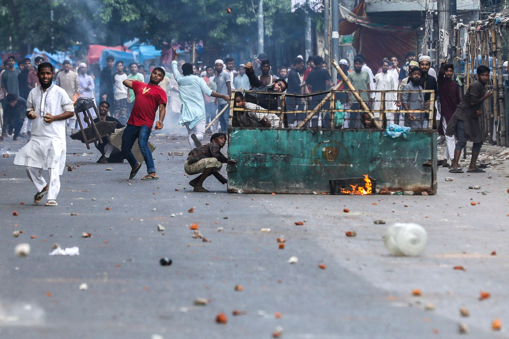 وتقول بنجلاديش إن القادة الطلابيين اعتقلوا حفاظا على سلامتهم