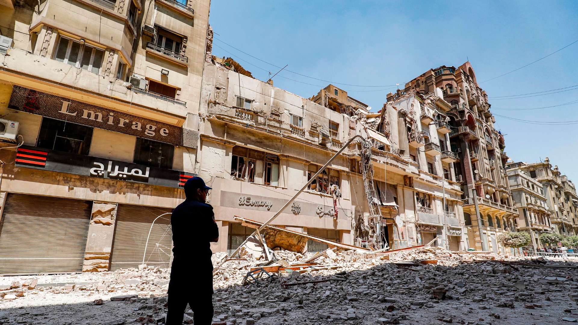 Historic Downtown Cairo Building Collapse Injures 5