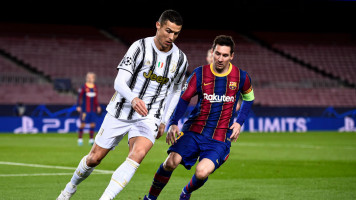 Lionel Messi (right) and Cristiano Ronaldo (left) during a football match