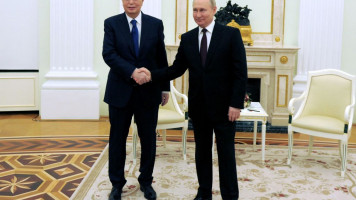 Kassym-Jomart Tokayev, the Kazakh president (left), with Vladimir Putin, the Russian president (right)