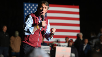 Virginia Republican gubernatorial candidate Glenn Youngkin claps as he arrives at a campaign rally on October 31, 2021 in Abingdon, Virginia