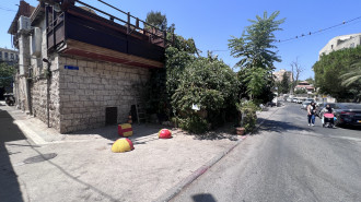 An Israeli settler riding an electric bike intentionally collided with a Palestinian boy on Wednesday in the Sheikh Jarrah neighbourhood in occupied East Jerusalem.  Ibrahim Husseini/TNA 