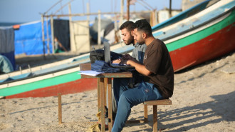 Gazans_working_remotely_on_beach