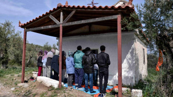 Moria church and demo afp