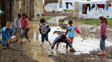 Poor kids Akkar