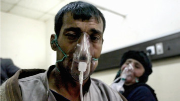 Iraqi with oxygen mask 2007