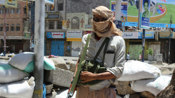 Yemeni 'People's Resistance' group stand guard in Taiz