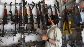 Peshawar gun market afp