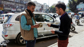 Yemenis currency exchange - AFP