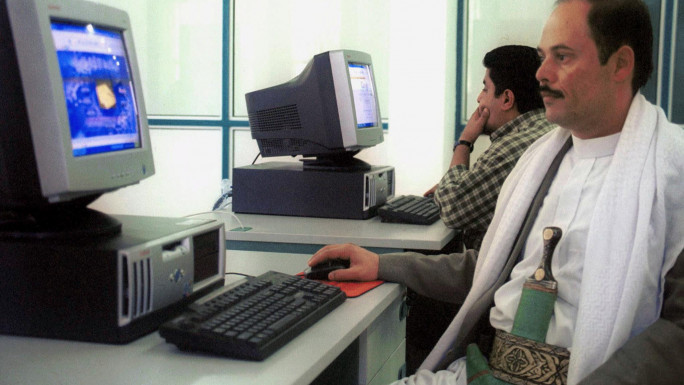 A Yemeni man in traditional gear browses the internet at a computer club in Sanaa 05 July 2002