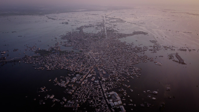 Aerial view of Khaipur Nathan Shah in September 2022. The city was completely cut off from the rest of Pakistan, leaving over 150,000 residents stranded in the city in a dire situation. Photo: Omar Hamed Beato