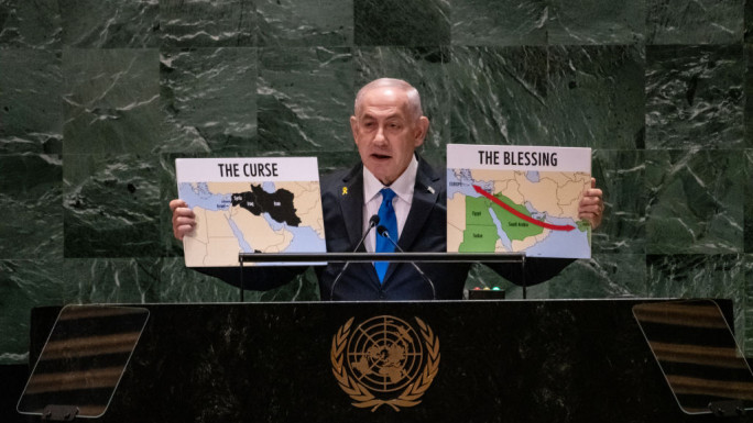 Benjamin Netanyahu brandishes two maps during his address at the UN General Assembly