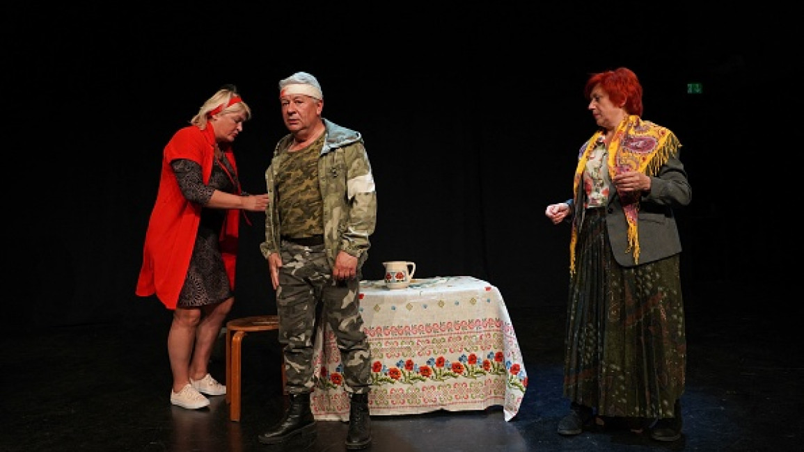 Ukrainian actors tell tales of war onstage