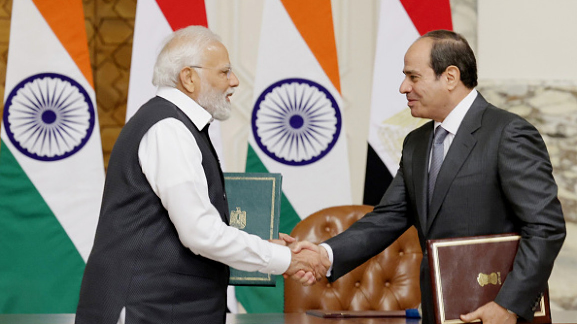 Egyptian President Abdel Fattah el-Sissi honors Indian Prime