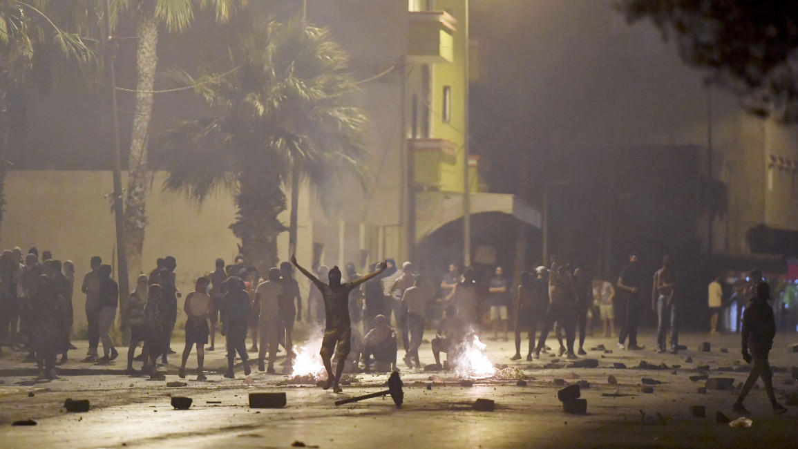 Tunisian Forces Fire Teargas At Anti-police Brutality Demo