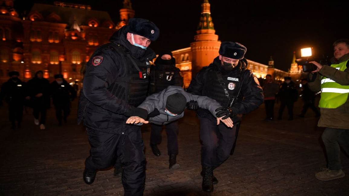 Russian police arrest protester