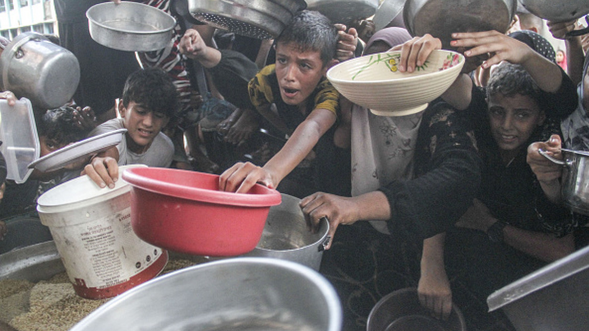 Charity distributes food to Palestinians in Gaza