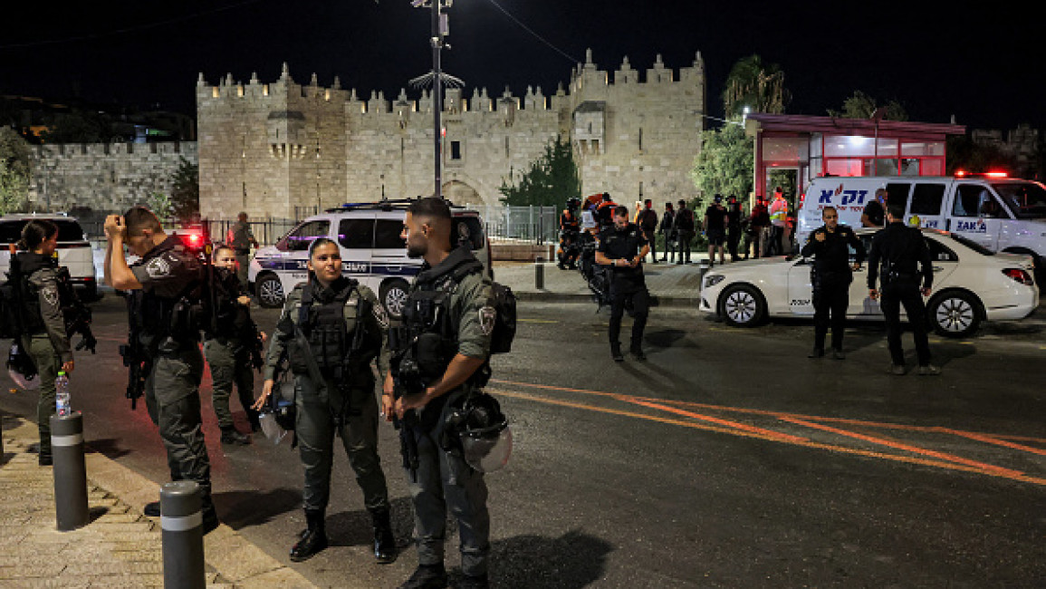 Israeli police and border guards deploy near the scene of an attempted stabbing attack at the Damascus Gate of the old city of Jerusalem on September 15, 2024. (Photo by AHMAD GHARABLI / AFP) 