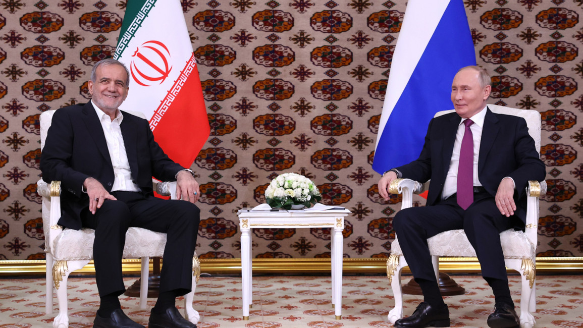 Iranian President Masoud Pezeshkian (L) and Russian President Vladimir Putin