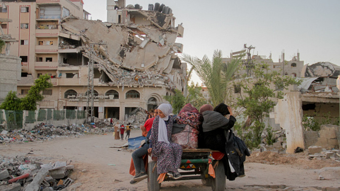 Palestinian evacuate Gaza in search of safety [Getty]