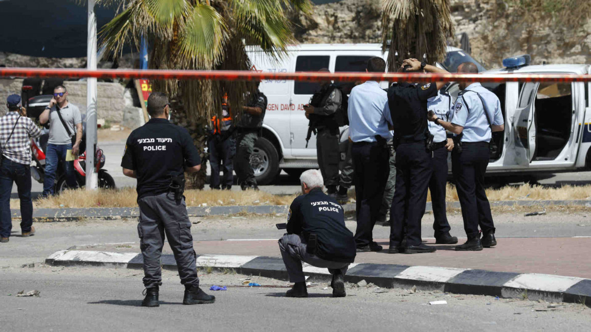 Israeli police after attempted stabbing