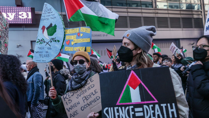 Pro-Palestinian protest blocks Thanksgiving parade in New York